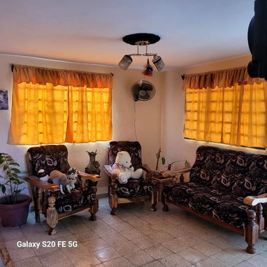 $14.000usd En venta casa grande  puerta de calle de 2 plantas con  garaje en Mantilla, Arroyo Naranjo. - 8/10