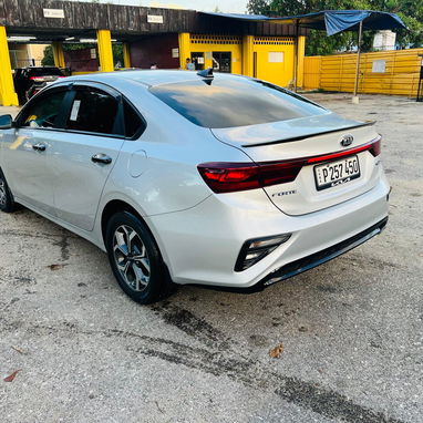 Vendo o negocio kia forte del 2021 con 27 mil millas - Img 105483974