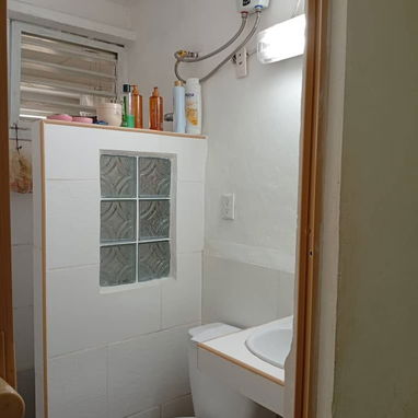 Vendo un apartamento en el reparto Camilo Cienfuegos Habana del este 1piso de 2h no se va la corriente - Img 123414697
