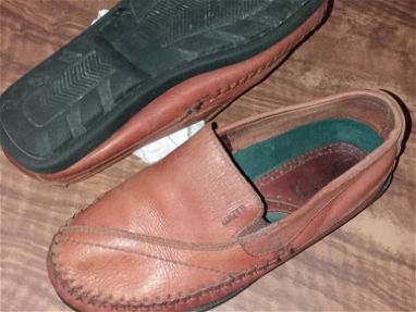 Zapato para hombre o mujer de protección física de trabajo. Piel dura con casquillo y suela fuerte. La plantilla mide 25 - Img 66490429