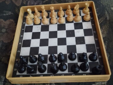 Se vende juego de ajedrez en miniatura en su caja con todos sus imanes impecable - Img main-image