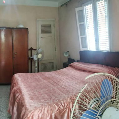 Ref# 80. Casa biplanta en altos super céntrica con 4 cuartos y placa libre!!! - 7/10