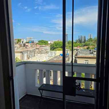 VEDADO, ZONA LETRAS, LUJO!!! APARTAMENTO DE 2 HABITACIONES Y 3 BAÑOS CON PRECIOSAS VISTAS - 8/10
