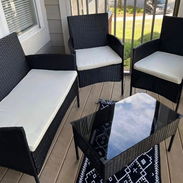 🪑Set de terraza 📦Juego de 4 Puestos ✅Plástico lavable ✅Cojines ✅Mesita de cristal ✅Color Negro ⬛️ 💵Precio: 210 usd - Img 56317647