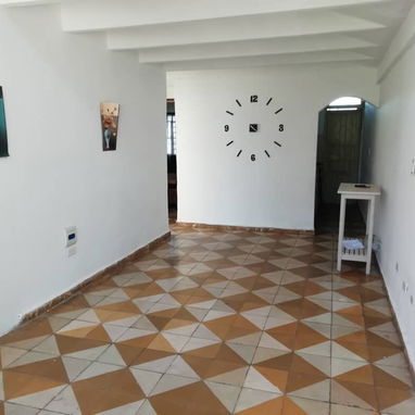 Permuto o vendo apto de 3/4 con closets, en primer piso, sala comedor amplia, baño y cocina enchapdos, con la instalació - 4/4