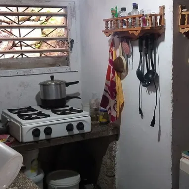 REBAJADO A $6000usdCON TODO  Y BICIMOTO  En venta casa puerta de calle en  Guanabacoa, con todo dentro - 3/10