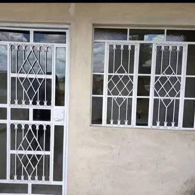 Se realizan trabajos de herrería, puertas, ventas, portones, barandas, puertas con cristales, venta de baño y cocina. - 6/7