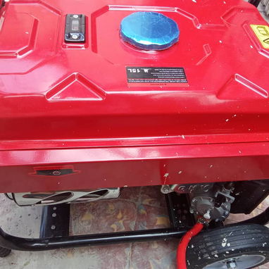 vendo planta electrica de gas💨 y gasolina ⛽original de 110/220/ V/ de 3000W el pico y sostenida de 2800W es 4 tiempo nu - Img 121760597