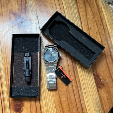 Reloj plateado,para hombre ,esfera azul gris - Img 122073486